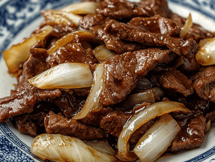 Karamellisiertes Rindfleisch mit Zwiebeln und Sojasauce – Ein ...